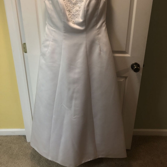 Gorgeous David's Bridal wedding gown, size 18W. - Picture 8 of 8